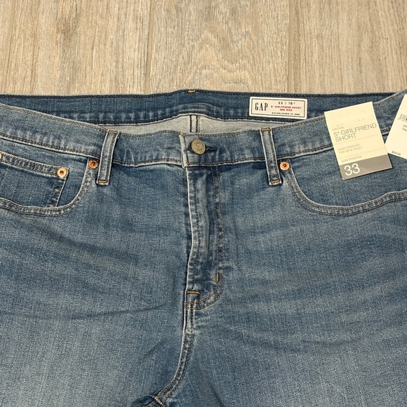 NWT! Women's Gap Mid Rise - 5" Girlfriend Jean Shorts - 16 Tall - Picture 2 of 7